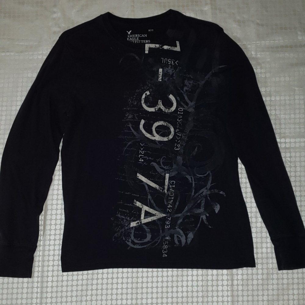 American Eagle long sleeve DK Blue T shirt Mens